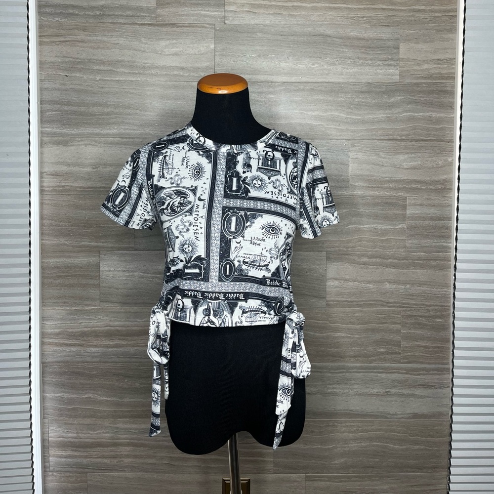 Black and White Graphic Women's Top